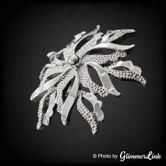 Vintage GERRY's Textured Dome Openwork Flower Silver Tone Brooch - Picture 4 of 10
